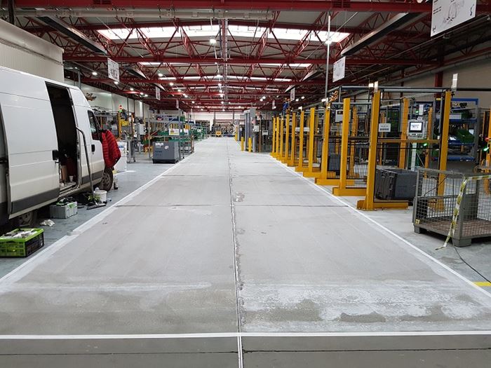 Podlaha, na které byly provedeny všechny přípravné práce a je připravena pro penetraci. Podlaha, na které byly provedeny všechny přípravné práce a je připravena pro penetraci.